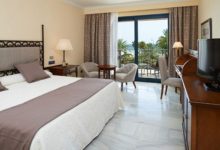 Hipotels-Hotel-Barrosa-Palace-Doppelzimmer-seitlicher-Meerblick