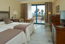 Hipotels-Hotel-Barrosa-Palace-Doppelzimmer-seitlicher-Meerblick-Twin